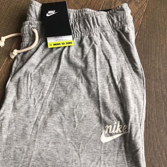 Nike Women’s Plus Capri Joggers - Picture 2 of 4